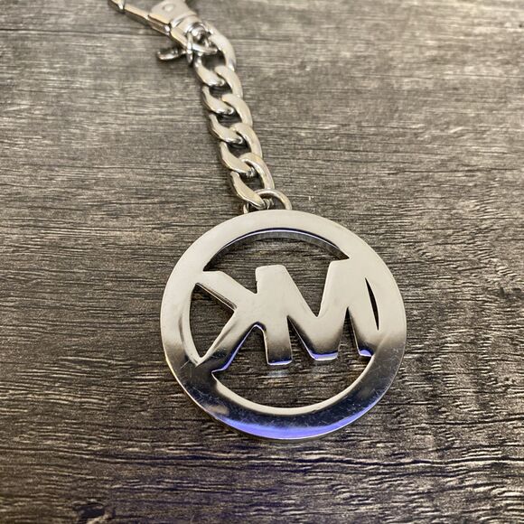 Michael Kors MK Chain Logo Charm, Key Chain, Handbag Medallion - Silver - Picture 2 of 2